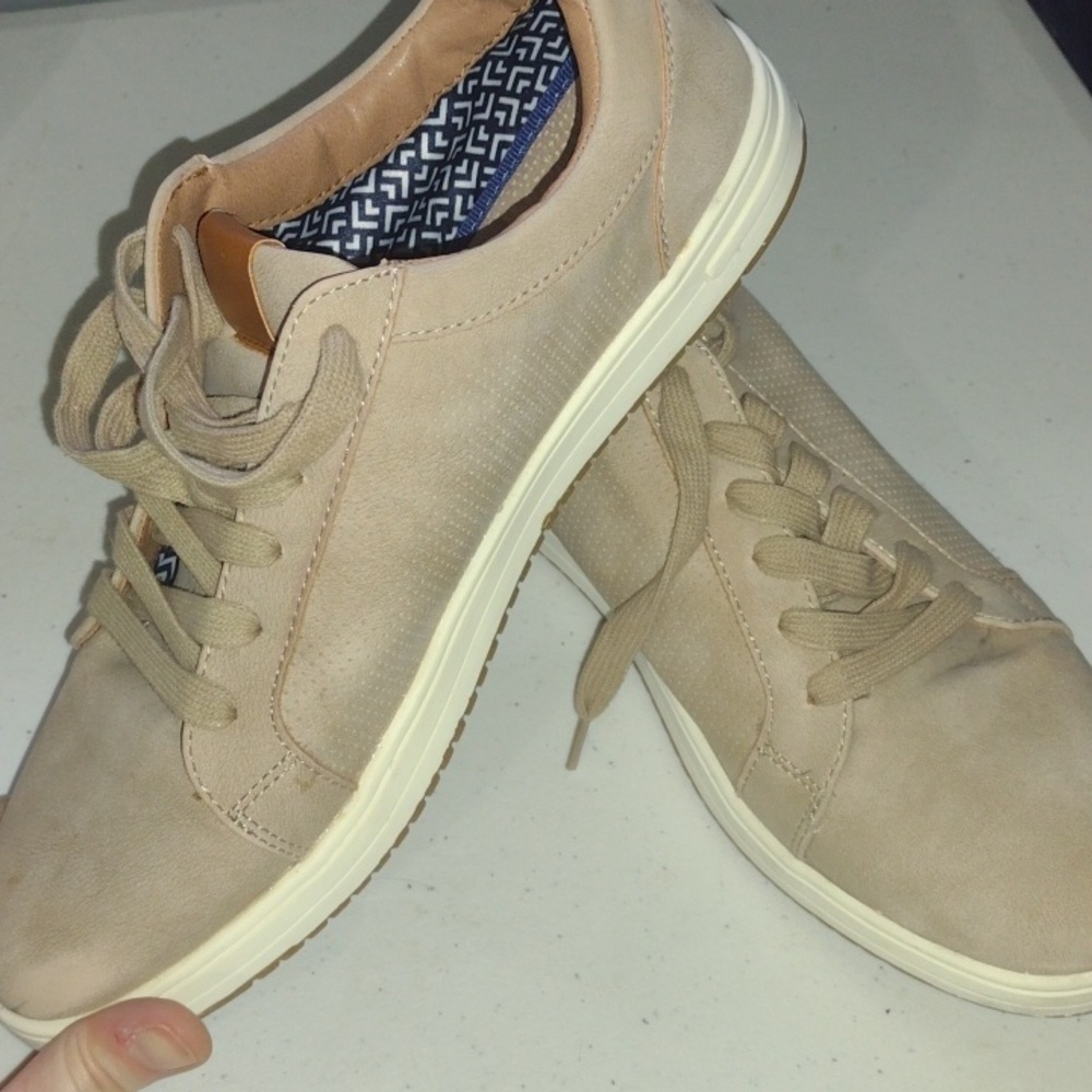 Steve Madden Sneakers tan men's 8 baspin